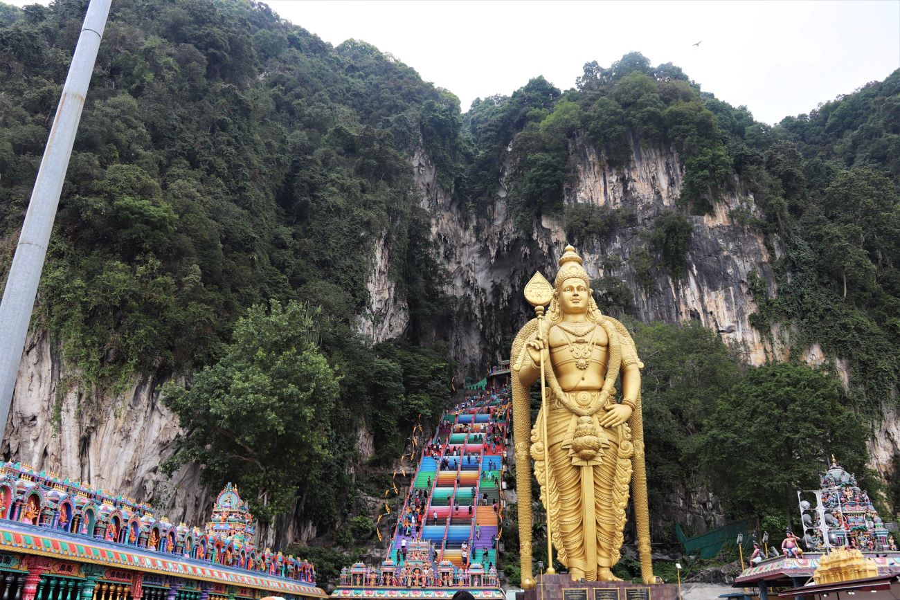 Batu Caves: Discover the vibrant Hindu temples near Kuala Lumpur