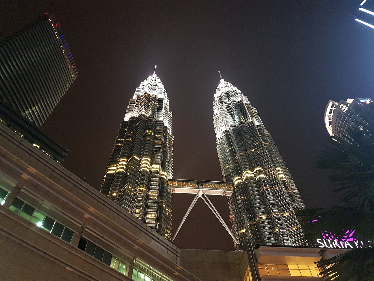 Kuala Lumpur: Exploring the iconic Petronas Twin Towers and KLCC Park