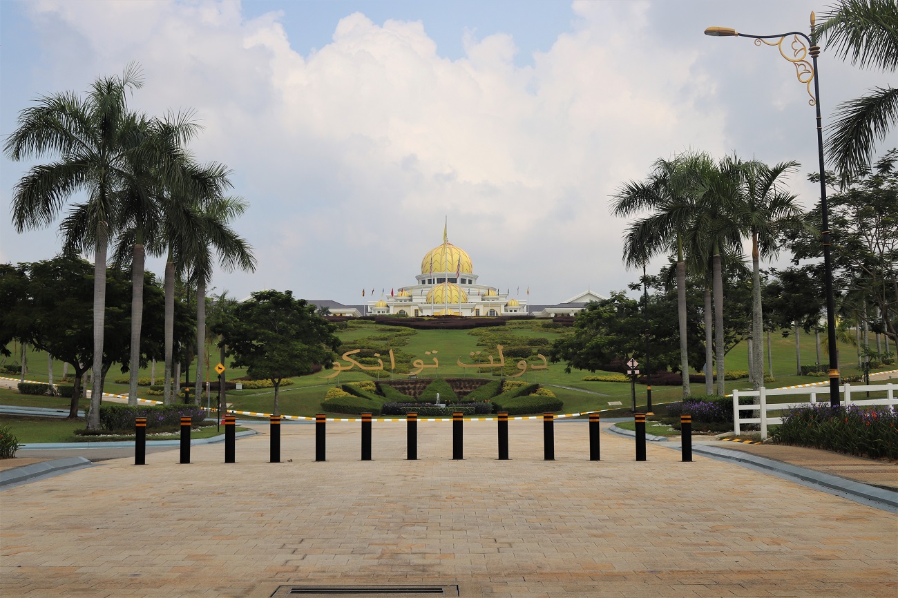 Kuala Lumpur: Visiting the National Palace, Monument and Mosque