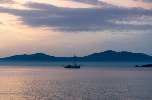 Santorini Overrated 2026: Santorini Is Crowded and Expensive — Here’s What Locals Actually Recommend