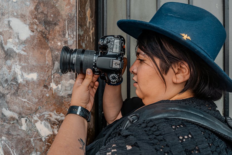 A female photographer captures urban scenery in Mexico City.